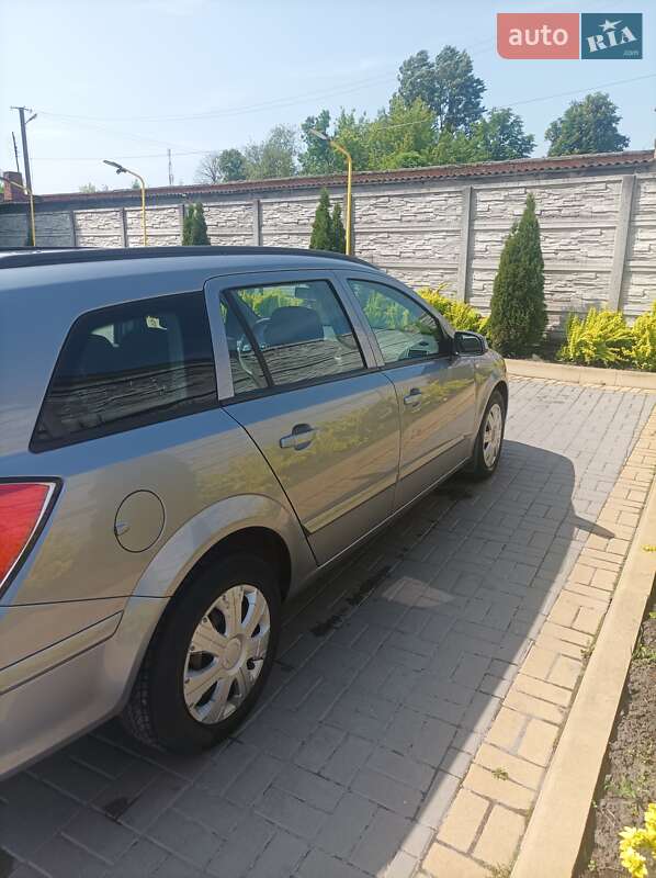 Универсал Opel Astra 2004 в Казатине