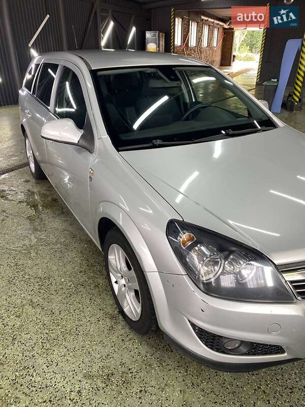 Универсал Opel Astra 2010 в Кривом Роге