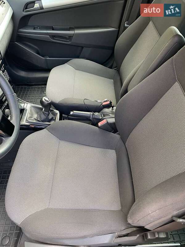 Универсал Opel Astra 2010 в Кривом Роге