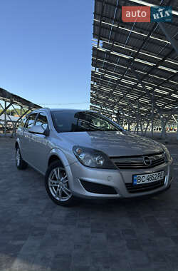 Універсал Opel Astra 2010 в Львові