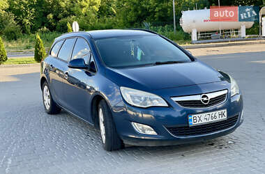 Универсал Opel Astra 2012 в 