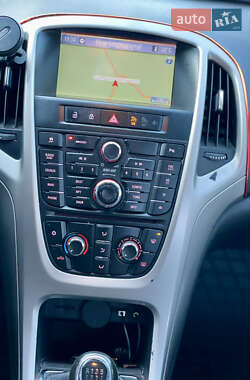 Универсал Opel Astra 2012 в 