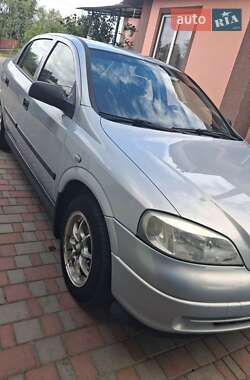 Седан Opel Astra 2004 в Шполе
