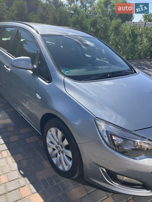 Универсал Opel Astra 2013 в Кицмани