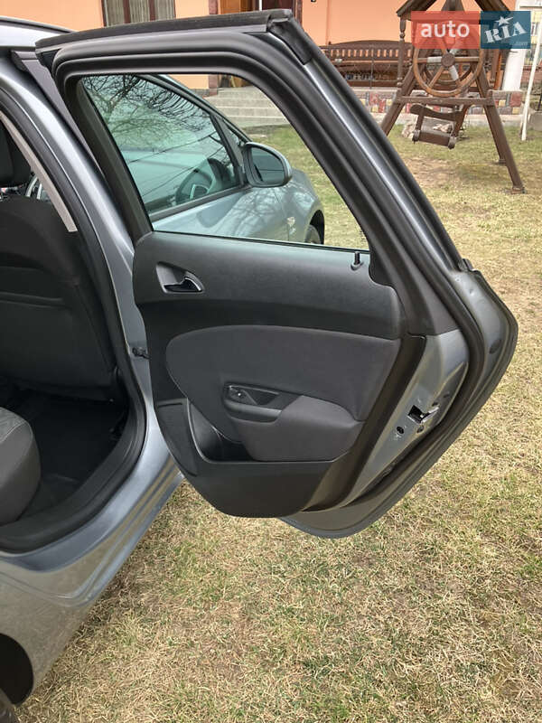 Универсал Opel Astra 2013 в Кицмани