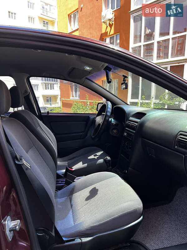 Седан Opel Astra 2006 в Тернополі