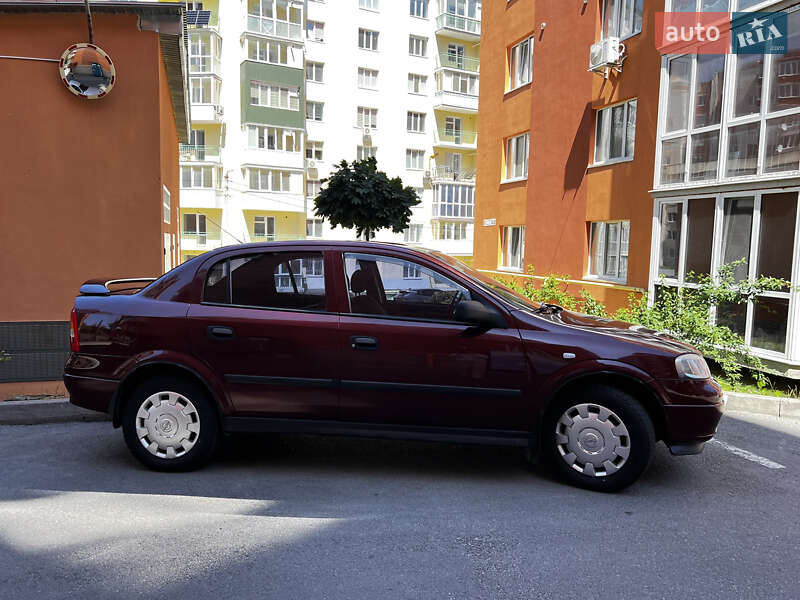 Седан Opel Astra 2006 в Тернополі