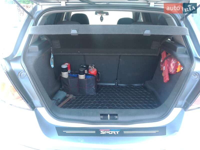 Хэтчбек Opel Astra 2006 в Петровке-Роменской
