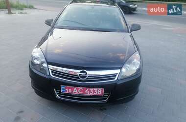 Універсал Opel Astra 2010 в Тернополі