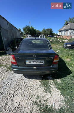 Седан Opel Astra 2004 в 