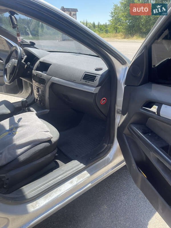 Универсал Opel Astra 2006 в Косове