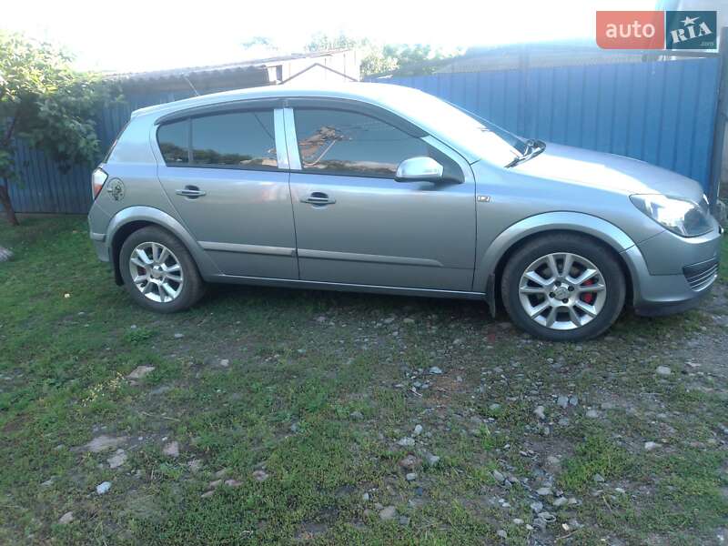 Хэтчбек Opel Astra 2006 в Петровке-Роменской