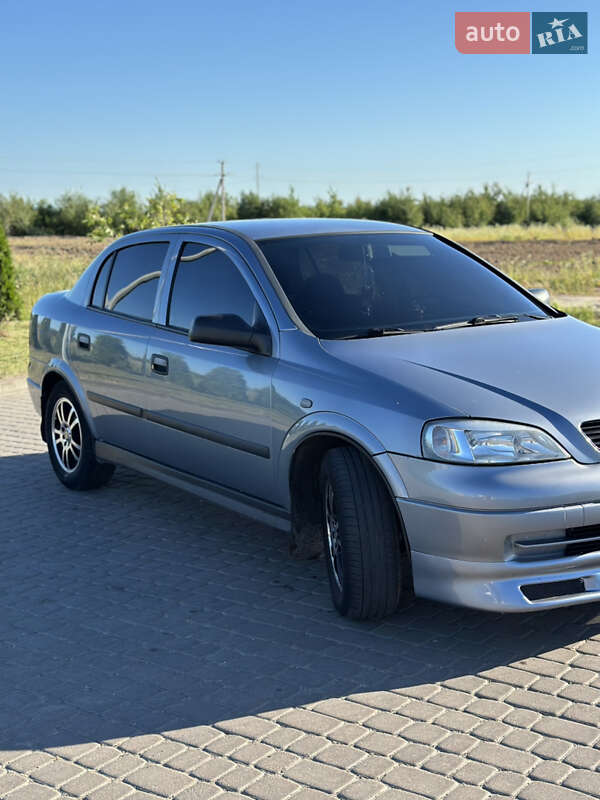 Седан Opel Astra 2007 в Городку