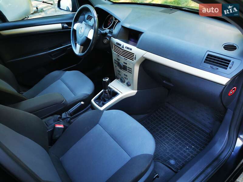 Универсал Opel Astra 2008 в Черновцах