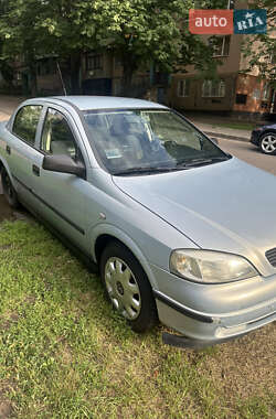 Седан Opel Astra 2004 в 