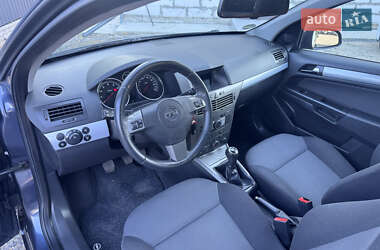 Хетчбек Opel Astra 2006 в 