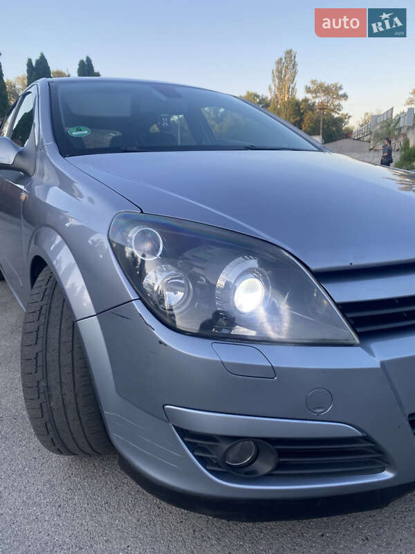 Хетчбек Opel Astra 2004 в Дніпрі