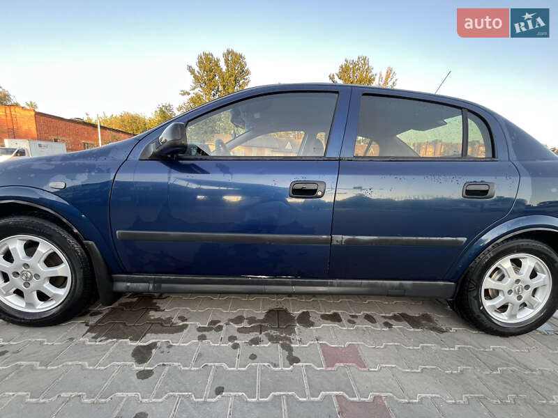 Седан Opel Astra 2005 в Коломые