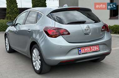 Хетчбек Opel Astra 2014 в 