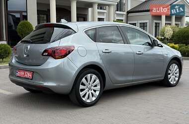 Хетчбек Opel Astra 2014 в 