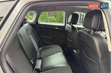 Хетчбек Opel Astra 2014 в 