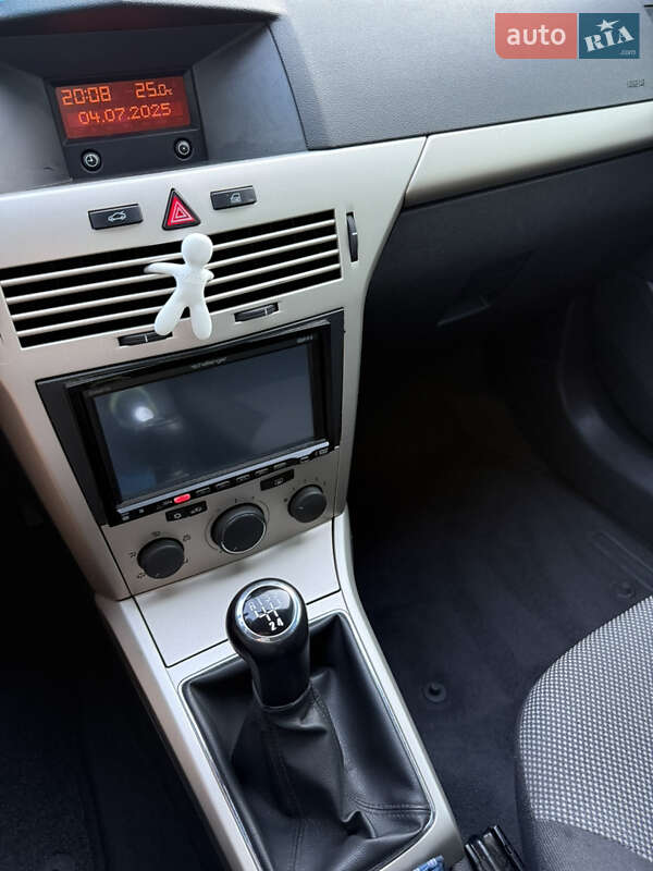 Седан Opel Astra 2008 в Южном