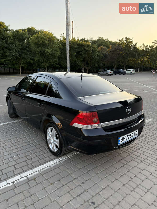 Седан Opel Astra 2008 в Южном