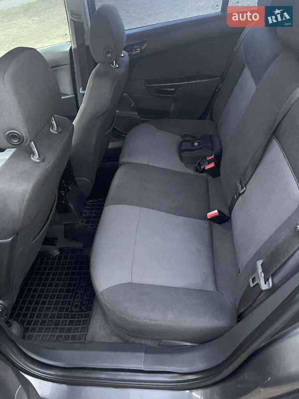 Универсал Opel Astra 2011 в Киеве