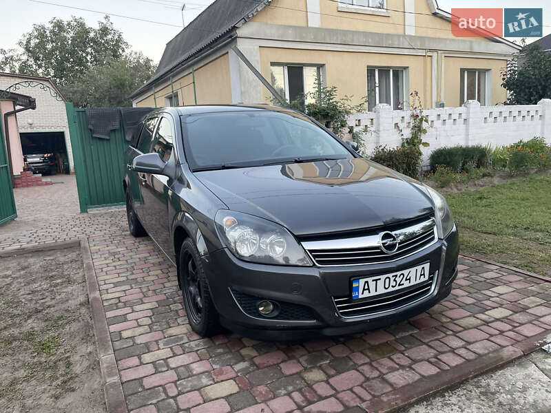 Универсал Opel Astra 2011 в Киеве