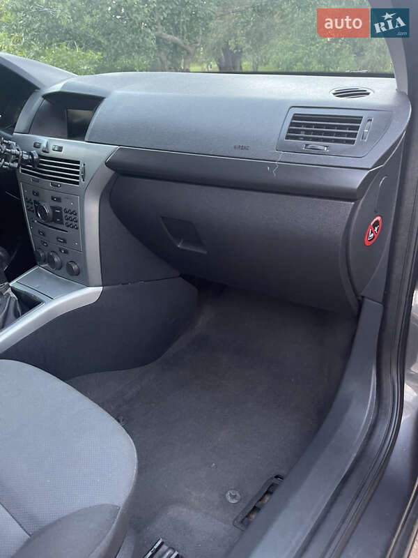 Универсал Opel Astra 2011 в Киеве