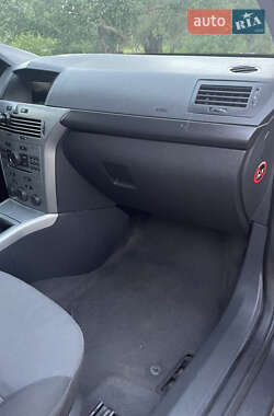 Универсал Opel Astra 2011 в 
