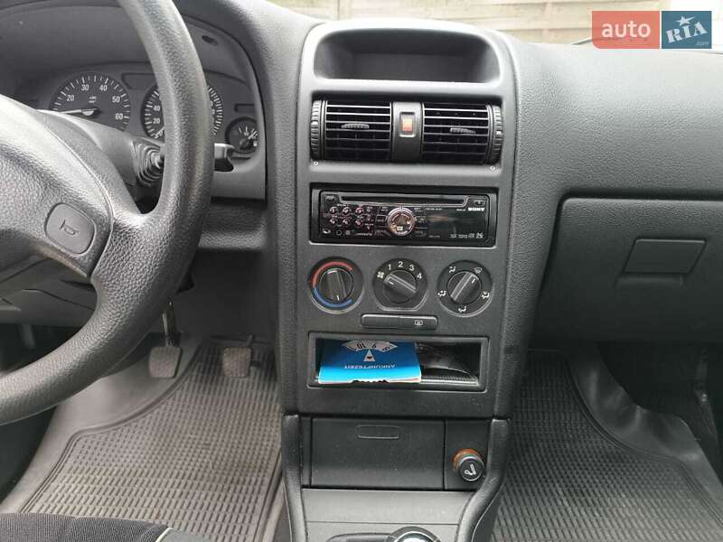 Седан Opel Astra 2007 в Дубні