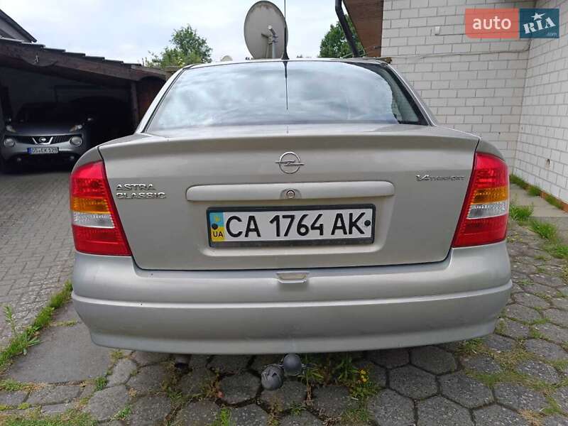 Седан Opel Astra 2007 в Дубні