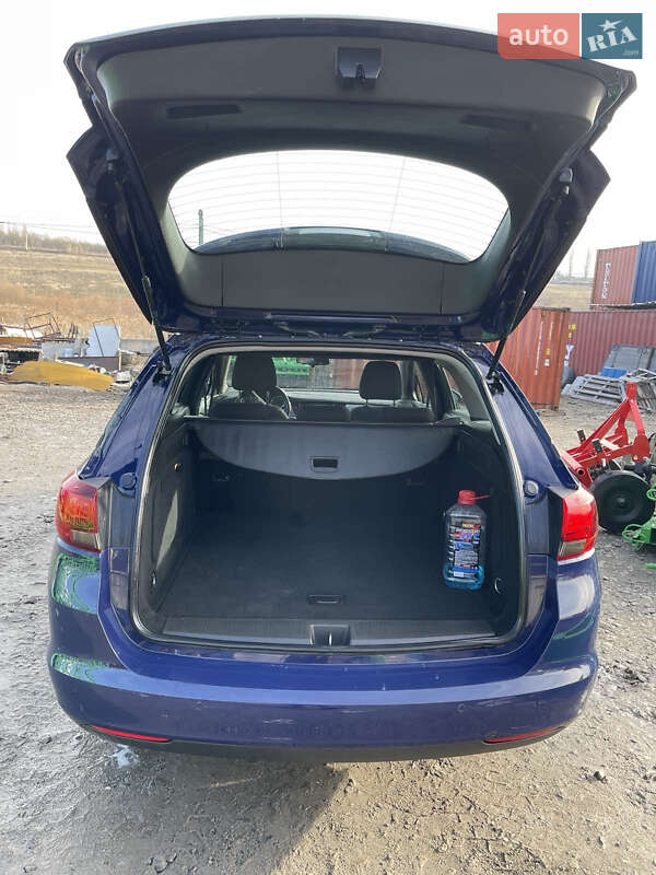 Универсал Opel Astra 2017 в Хмельницком