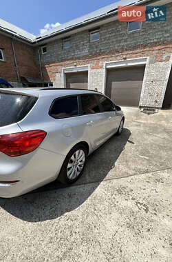 Универсал Opel Astra 2013 в 