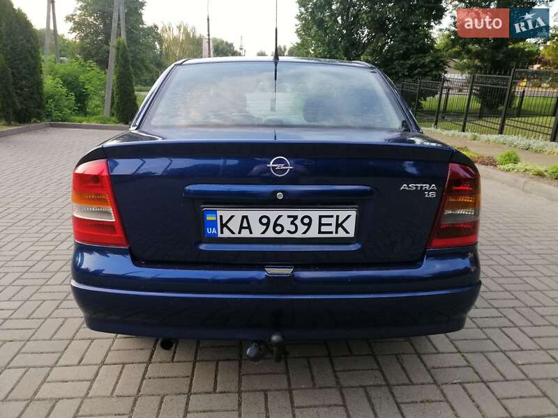 Седан Opel Astra 2004 в Прилуках