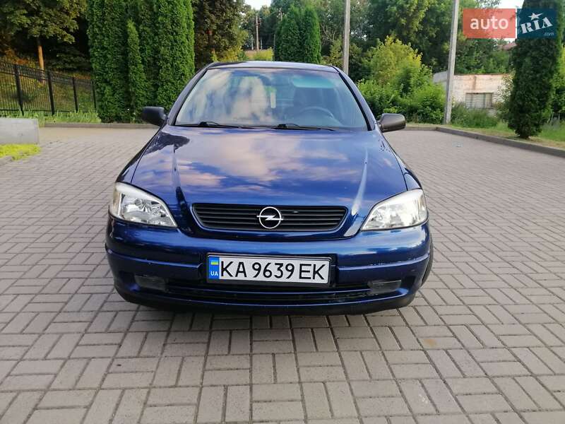 Седан Opel Astra 2004 в Прилуках