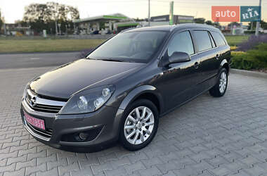 Универсал Opel Astra 2010 в 