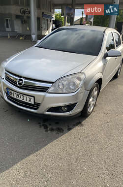 Хэтчбек Opel Astra 2007 в 