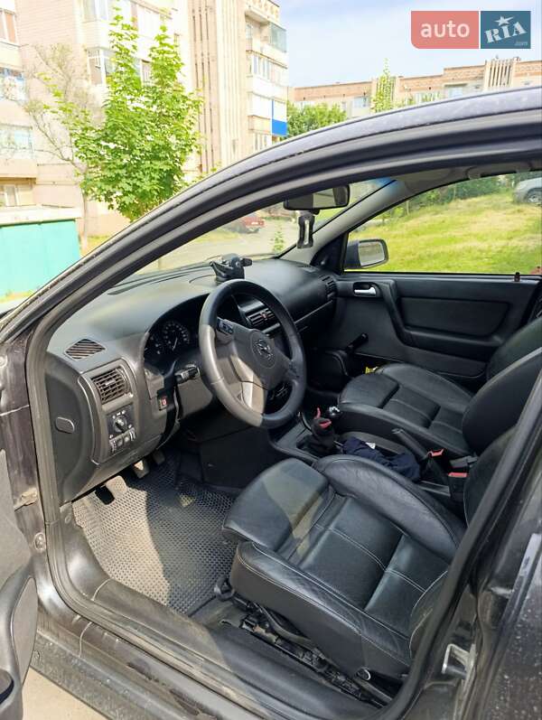 Седан Opel Astra 2005 в Ладыжине