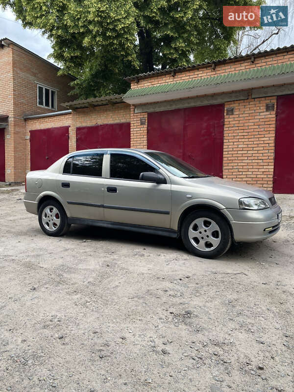 Седан Opel Astra 2006 в Виннице