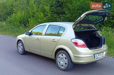 Хетчбек Opel Astra 2005 в Здолбуніві