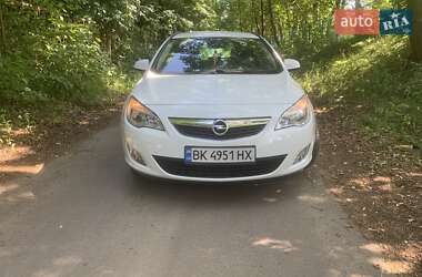 Універсал Opel Astra 2011 в Винниках