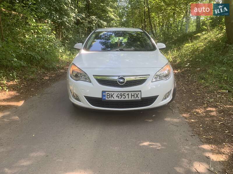 Opel Astra 2011
