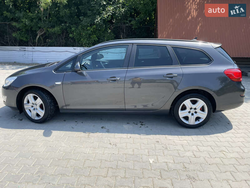 Opel Astra 2011