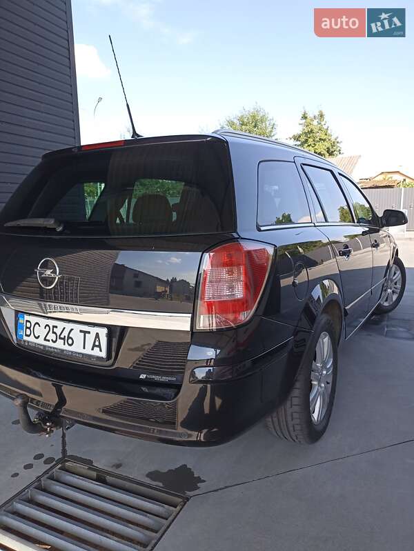 Универсал Opel Astra 2009 в Самборе