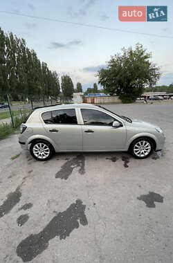 Хэтчбек Opel Astra 2006 в 