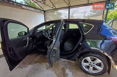 Хэтчбек Opel Astra 2011 в 