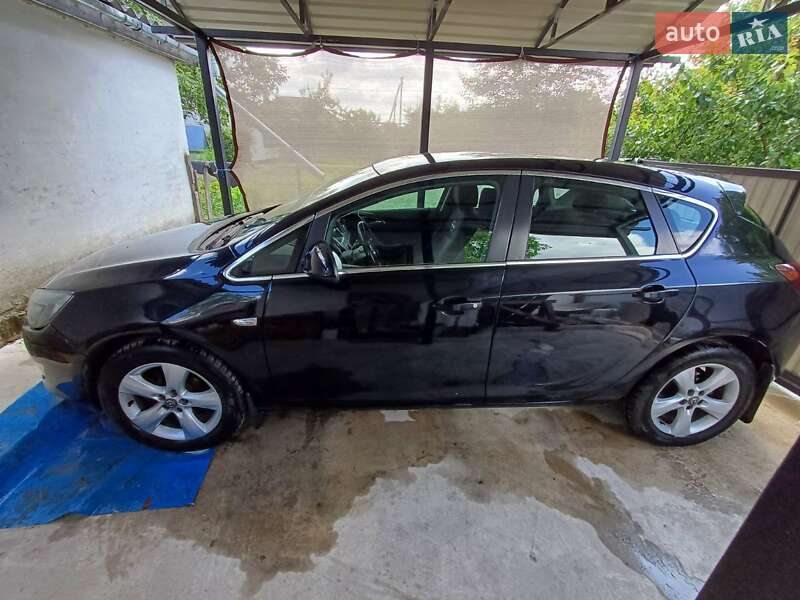 Хэтчбек Opel Astra 2011 в Киеве