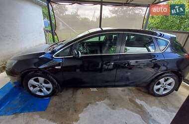 Хэтчбек Opel Astra 2011 в 